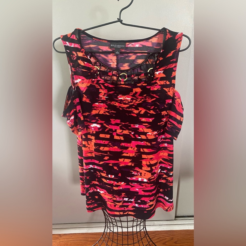 BOLD elements Red and Pink Sleeveless Graphic Blouse